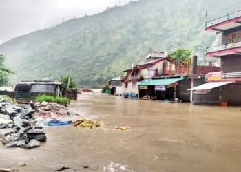 उत्तराखंड में उफान पर आई नदियां, बागेशवर में सभी स्कूल बंद