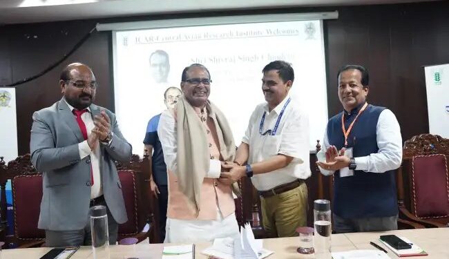 केंद्रीय कृषि मंत्री ने बरेली स्थित ICAR–CARI का दौरा कर अनुसंधान गतिविधियों की समीक्षा की