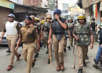 संभल हिंसा: पुलिस का बड़ा एक्शन! सड़कों पर लगेंगे पत्थरबाजों के पोस्टर, की जाएगी वसूली