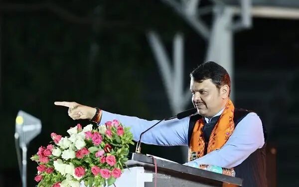 विपक्षी दलों के गलत आरोप से महाराष्ट्र की छवि धूमिल हुई : फडणवीस
