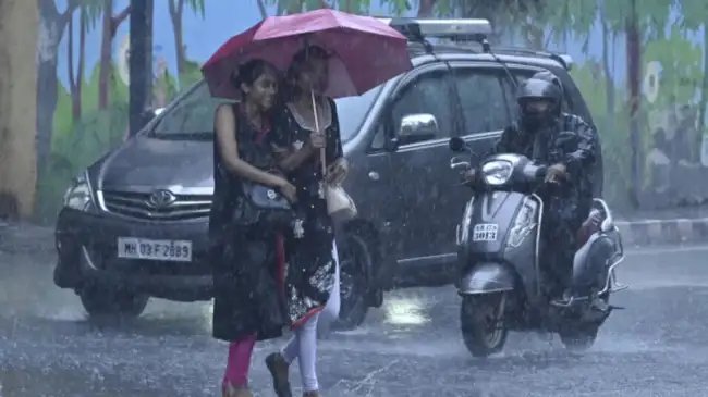 भारत में तय वक्त से पहले दस्तक देगा मॉनसून, जानें क्या है मौसम माहौल