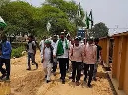 लोहदा कांड के विरोध में किसानों का रेल रोको, सैयद सरावां स्टेशन पर भारी पुलिस बल तैनात