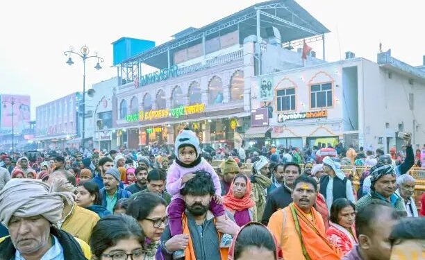 प्रयागराज के बाद अयोध्या की सरयू में श्रद्धालुओं ने लगाई डुबकी, तेजी से बढ़ रही भीड़!