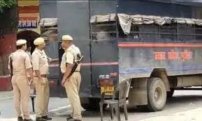 बलिया के चर्चित चौराहा पर एडीजी का छापा, हिरासत में लिए गये कई पुलिसकर्मी