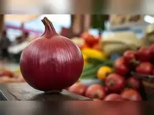 पिछले दो सप्ताह में प्याज की कीमतों में 20% की वृद्धि हुई है, क्योंकि बारिश से फसल को नुकसान पहुंचा है