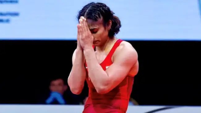 बड़ी खबर: विनेश फोगाट को अयोग्य घोषित, हाथ से निकला एक ओर गोल्ड