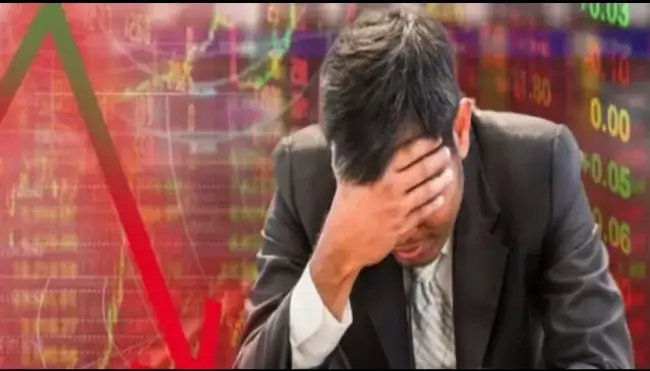 अडानी ग्रुप के बाद हिंडनबर्ग ने कोटक महिंद्रा बैंक को लपेटा