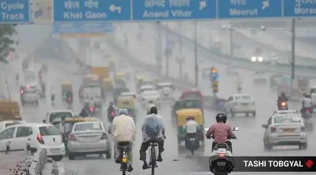 दिल्ली- NCR के कई इलाकों में बारिश के बाद कोहरे और ठंड का डबल अटैक