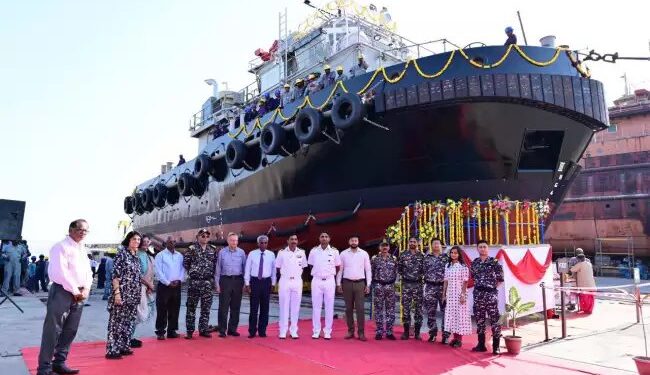 मेक इन इंडिया के तहत गुजरात में 25 टी बोलार्ड पुल टग, बलजीत यार्ड 306 को लॉन्च किया