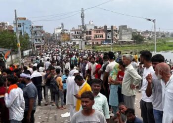 क्यों चल रहा दिल्ली के इस इलाके में बुलडोजर, सड़कों पर उतरे लोग, भारी पुलिसबल तैनात