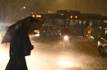 दिल्ली में गर्मी, इन राज्यों में बारिश का अलर्ट जारी!