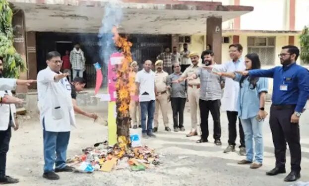 अजमेर के JLN अस्पताल में तंबाकू उत्पाद से बने रावण का दहन, दिया बड़ा संदेश!