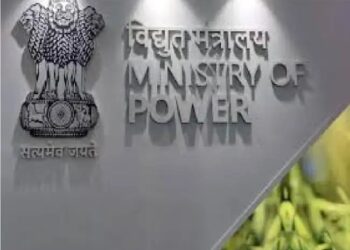 विद्युत मंत्रालय बिजली आपूर्ति सुनिश्चित करने के लिए व्यापक उपाय कर रहा है
