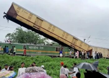 सिग्नल हुआ फेल! फिर हवा में लटके ट्रेन के डिब्बे,जलपाईगुड़ी रेल हादसे में बड़े खुलासे