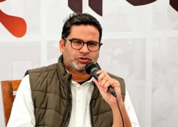 अनशन कर रहे प्रशांत किशोर की बिगड़ी तबीयत, अस्पताल में भर्ती