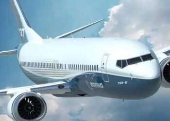 इंडोनेशिया में बड़ा विमान हादसा टला: बोइंग-737 रनवे पर फिसला, पायलट ने बचाई 275 जानें