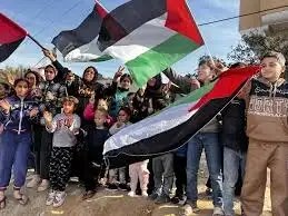 हमास के खिलाफ सड़कों पर उतरे हजारों फिलिस्तीनी, कहा- न युद्ध चाहिए, न हमास