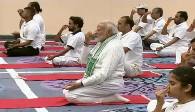 भारत से अमेरिका तक 10वें अंतरराष्ट्रीय योग दिवस का उत्साह दिखा