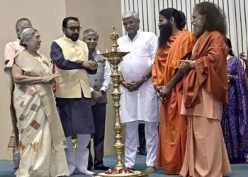 ‘एक पृथ्वी, एक स्वास्थ्य’ थीम पर आधारित वैश्विक योग सम्मेलन का दिल्ली में उद्घाटन