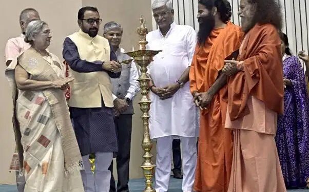 ‘एक पृथ्वी, एक स्वास्थ्य’ थीम पर आधारित वैश्विक योग सम्मेलन का दिल्ली में उद्घाटन