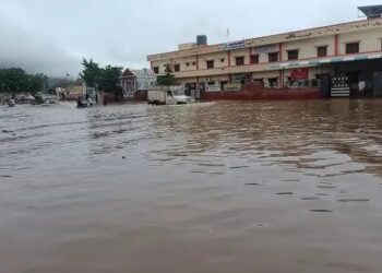 अजमेर में बादल फटे जैसे हालात: भारी बारिश से जनजीवन अस्त-व्यस्त, कई इलाकों में जलभराव और नुकसान