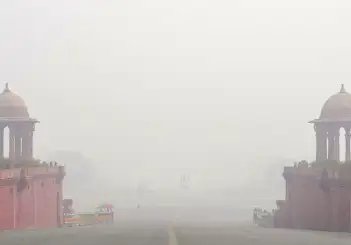 इन राज्यों में बारिश की संभावना, दिल्ली में कोहरे का कहर, जानें क्या है मौसम अपडेट?