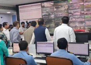 बारिश में डूबा मुंबई! CM शिंदे ने BMC के आपदा प्रबंधन कंट्रोव रूम का किया दौरा