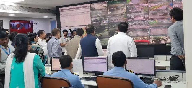 बारिश में डूबा मुंबई! CM शिंदे ने BMC के आपदा प्रबंधन कंट्रोव रूम का किया दौरा