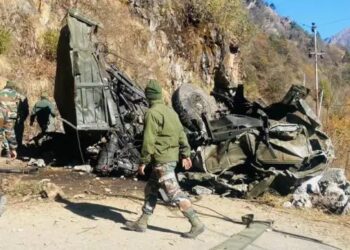 JK: बांदीपोरा में बड़ा हादसा, पहाड़ी से नीचे गिरा सेना का ट्रक, 2 जवानों की मौत