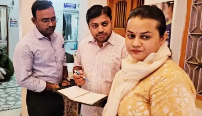 बाड़मेर में आई IAS टीना डाबी, दफ्तरों और सड़कों पर एक्शन!