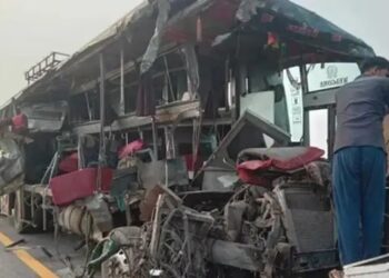 UP: उन्नाव में बड़ा सड़क हादसा, बस और दूध टैंकर की टक्कर में 18 लोगों की मौत