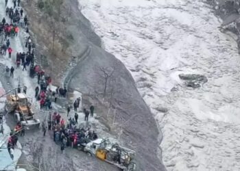 चमोली के माणा गांव में टूटा ग्लेशियर,57 मजदूरों की मौत, रेस्क्यू ऑपरेशन जारी
