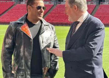 फायरिंग के बाद पहली बार लंदन पहुंचे सलमान खान, ब्रिटेन MP ने शेयर की तस्वीरें