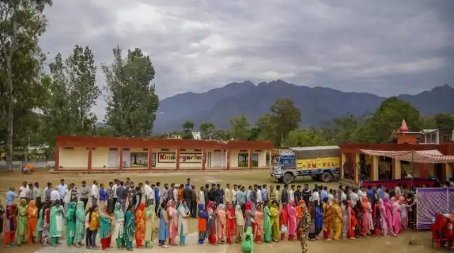 10 साल के बाद हो रहे घाटी में विधानसभा चुनाव, 24 सीटों के लिए अधिसूचना जारी