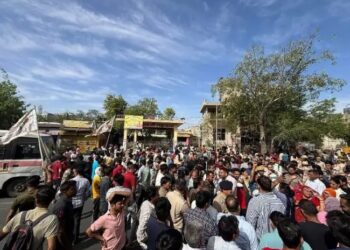 जयपुर: वीर तेजाजी महाराज की मूर्ति तोड़ने पर भारी हंगामा, गुस्साएं लोगों का सड़कों पर प्रदर्शन