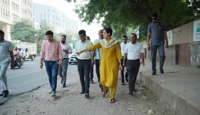 दिवाली तक दिल्ली होगी गड्ढामुक्त, AAP की पूरी कैबिनेट ने किया निरीक्षण