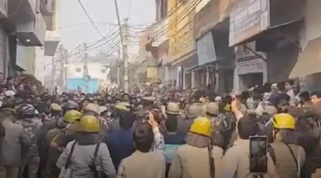 संभल में मस्जिद सर्वे के लिए पहुंची टीम पर की पत्थरबाजी, प्रशासन सतर्क!