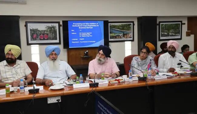 हाईटेक युग में प्रिंट साहित्य को बढ़ावा देने के लिए कृषि विशेषज्ञों ने विचार विमर्श किया