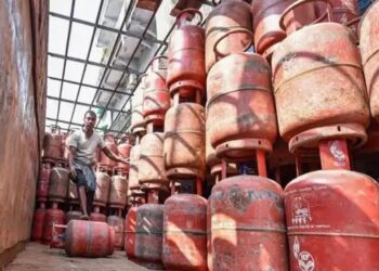 चुनाव से पहले कॉमर्शियल सिलेंडर के दामों में आई कमी, जानें आपके राज्य के दाम