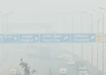दिवाली से पहले दिल्ली में धुंध, AQI 350 पार!