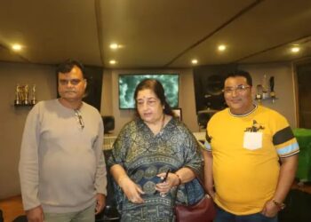 अनुराधा पौडवाल ने लगाए मंजीत गुलेरिया के साथ रोमांटिक सॉन्ग में चार चाँद