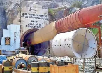 तेलंगाना: बड़ा हादसा, टनल का हिस्सा धंसा और चली गई 6 मजदूरों की जान, राहत बचाव कार्य जारी