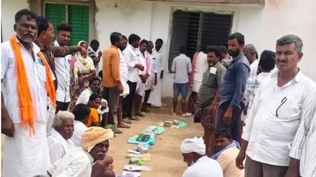 उत्तर- दक्षिण भारत में यूरिया का संकट! लंबी कतारों में नजर आए किसान,ग्रामीणों का फूटा गुस्सा