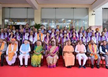 बरेली में भारतीय पशु चिकित्सा अनुसंधान संस्थान के दीक्षांत समारोह में शामिल हुईं  राष्ट्रपति द्रौपदी मुर्मु