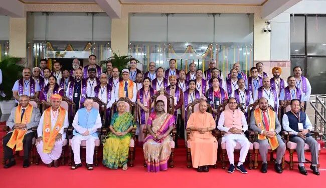 बरेली में भारतीय पशु चिकित्सा अनुसंधान संस्थान के दीक्षांत समारोह में शामिल हुईं राष्ट्रपति द्रौपदी मुर्मु