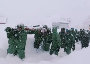 चमोली में हिमस्खलन, 22 मजदूरों की तलाश जारी, 4 अस्पताल में भर्ती, जानें क्या है हाल?