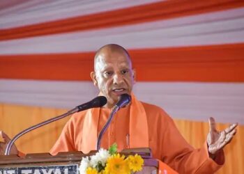 नहीं रुकेगी 2 लाख कर्मचारियों की सैलरी, योगी सरकार ने दी राहत