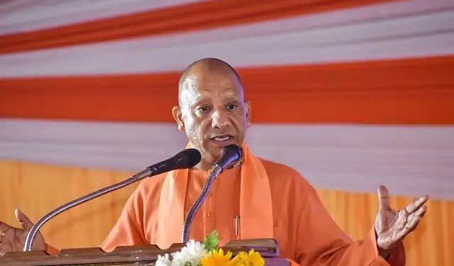 नहीं रुकेगी 2 लाख कर्मचारियों की सैलरी, योगी सरकार ने दी राहत