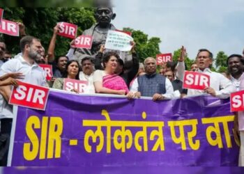 विपक्षी सांसदों का चुनाव आयोग तक मार्च, पुलिस ने हिरासत में लिए; ‘वोट चोरी’ के आरोपों को लेकर तनाव