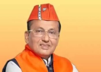 सूरत में बीजेपी का खुला खाता, निर्विरोध जीते मुकेश दलाल